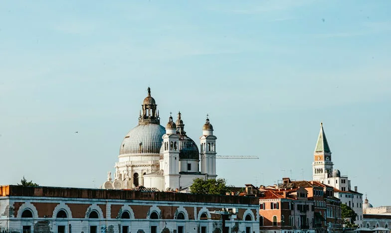 O comoda veche și o rană nouă: Povestea dintre soacră și noră