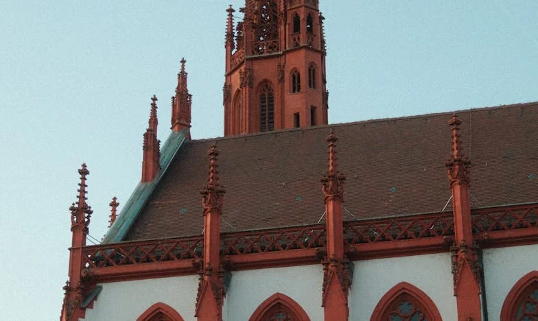 „De ce ai intrat în casa noastră fără să ne anunți?” – O dramă a încrederii într-o familie din București