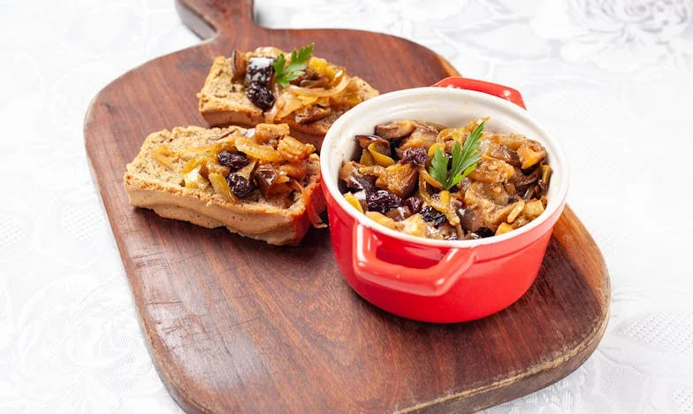 Două fețe ale adevărului: Viața mea după ce am descoperit a doua familie a soțului meu