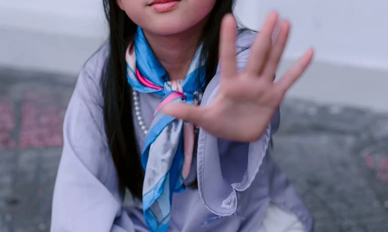 Umbra Rușinii: Povestea unei Mame Invizibile