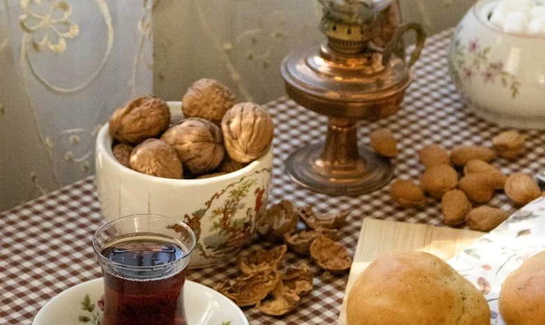 „Când vei primi pensia, rămân cu tine” – Povestea unei bunici și a nepotului care mi-a frânt inima