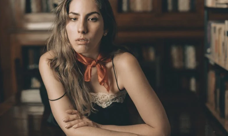 În umbra așteptărilor: Povestea unei vieți trăite pentru alții