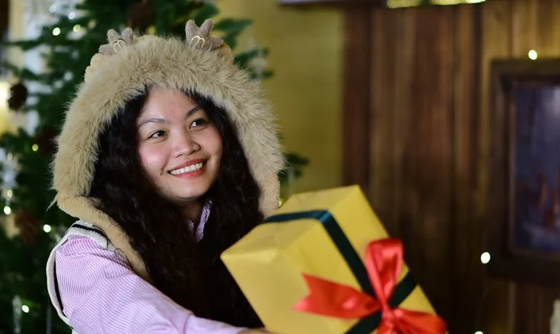 Nu fugi de tine, Ema: Fuga miresei din umbra unei familii sufocante