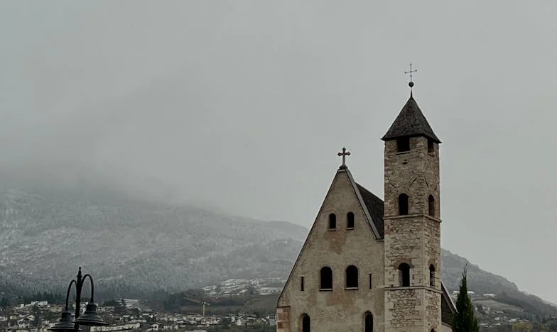 Sub același acoperiș: Trădare, furt și tăcere între noi