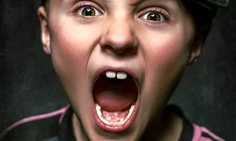 Am închis ușa fiului meu: Sunt o mamă rea sau i-am dat, în sfârșit, libertatea?