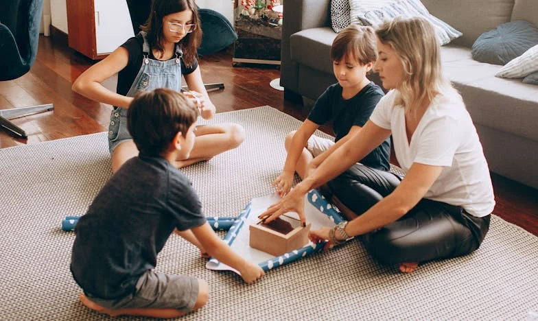 În miez de noapte, cu două suflete mici și o valiză: Povestea unei mame care a ales să trăiască