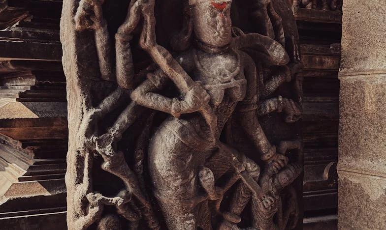 Lanțurile tăcerii: Povara unei familii care nu e a mea