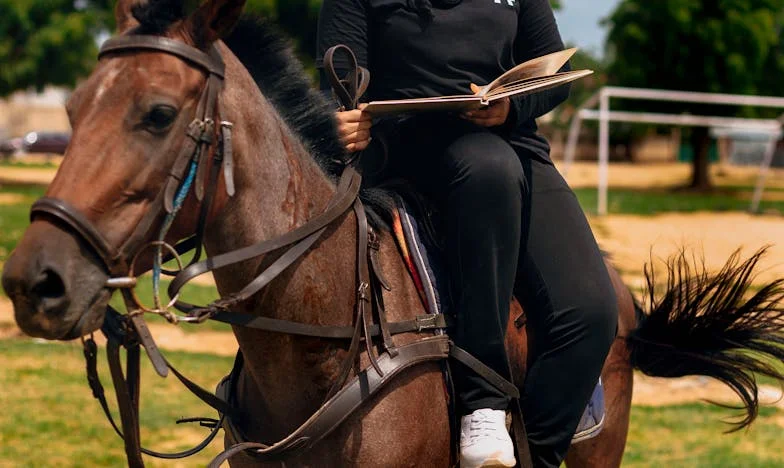 „Semnează tot pe numele meu! De ce ai crezut-o? Te minte!” – Povestea mea despre trădare, lupta pentru fiica mea și regăsirea demnității