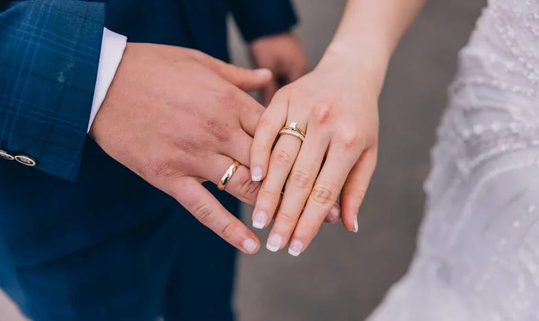 Umbrele dintre noi: Povestea unei trădări tăcute