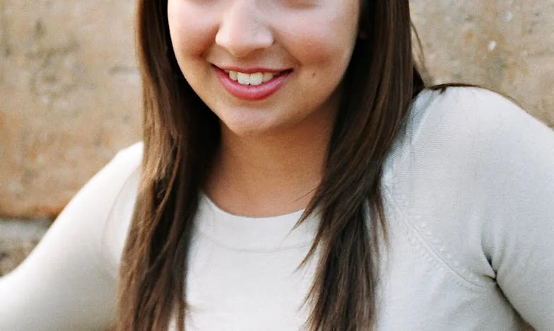 „Bea, adu-mi paharul!” – Răzbunarea unei fete de la țară în vila din Cotroceni