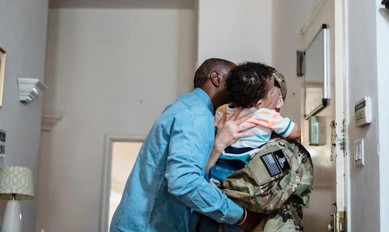 Când mama mă trezește în zori – Povestea unei iubiri sufocate de control