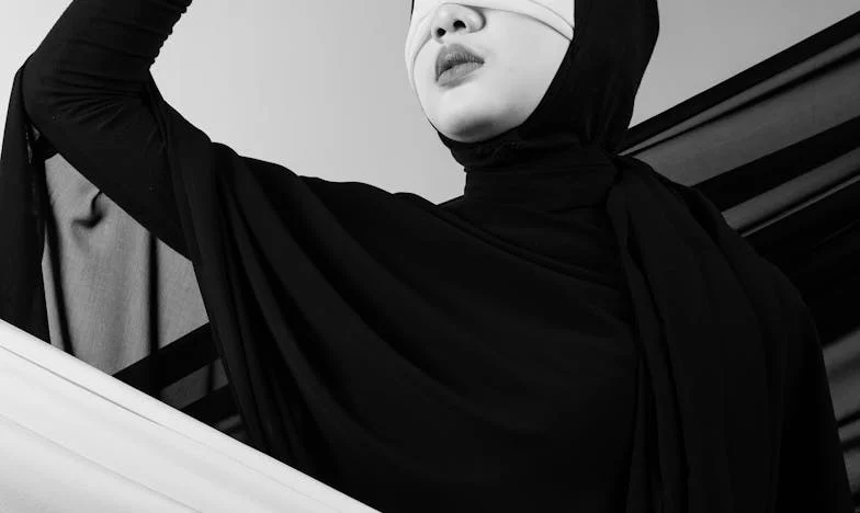 În umbra soacrei: Povestea unei iubiri sufocate de controlul matern