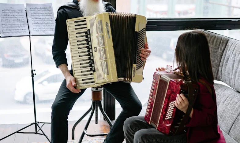 Întoarcerea Umbrelor: Povestea lui Vlad și Tatăl Său