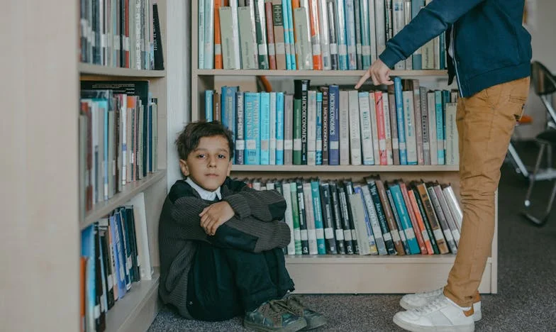 Între două lumi: Povestea unei mame plecate la muncă în străinătate