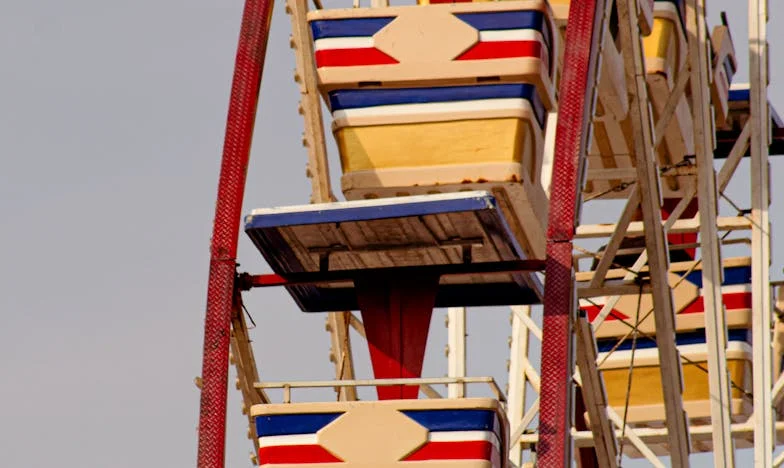 Între tăcere și adevăr: Povestea unei nurori invizibile