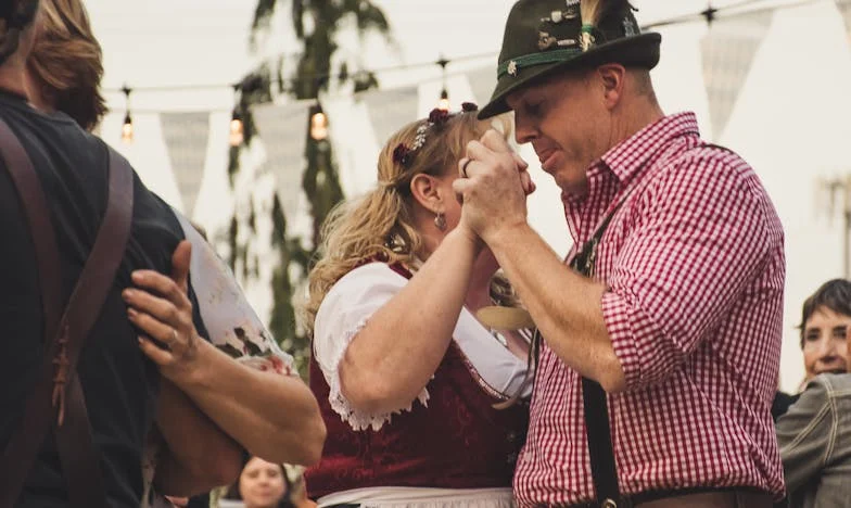 Între Ultimatum și Împăcare: Povestea Reuniunii Noastre de Familie