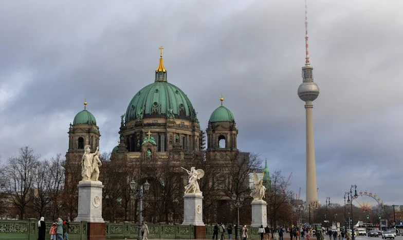 La șaizeci de ani am primit nu un cadou, ci un divorț: Povestea mea despre trădare, familie și curajul de a o lua de la capăt