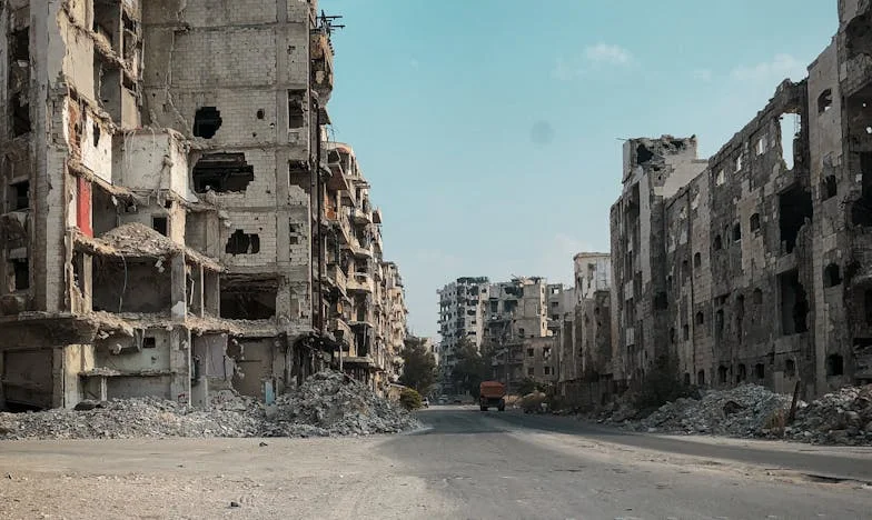 „Nu mi-e foame, doar mi-e rușine” – Povestea mea și lupta bunicii împotriva stigmatului sărăciei la școală