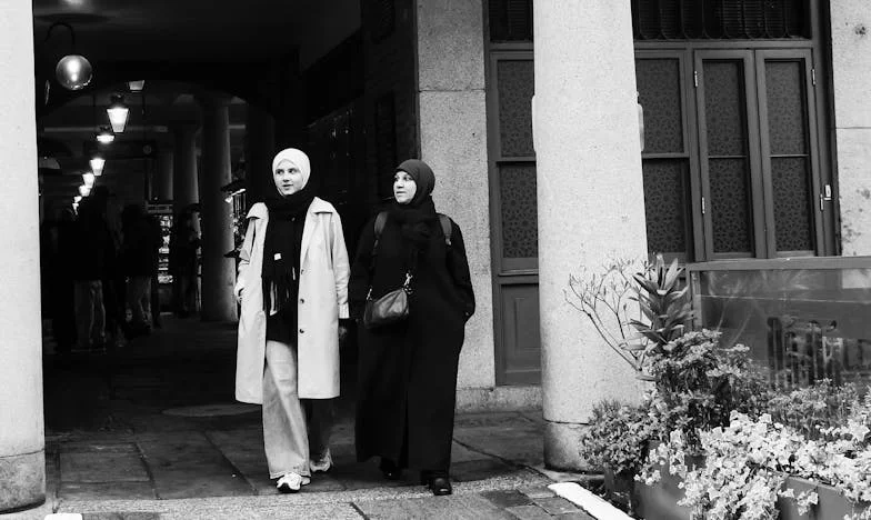 Nu te grăbi cu nunta, Eliza! – Fuga unei mirese din calea unei familii autoritare