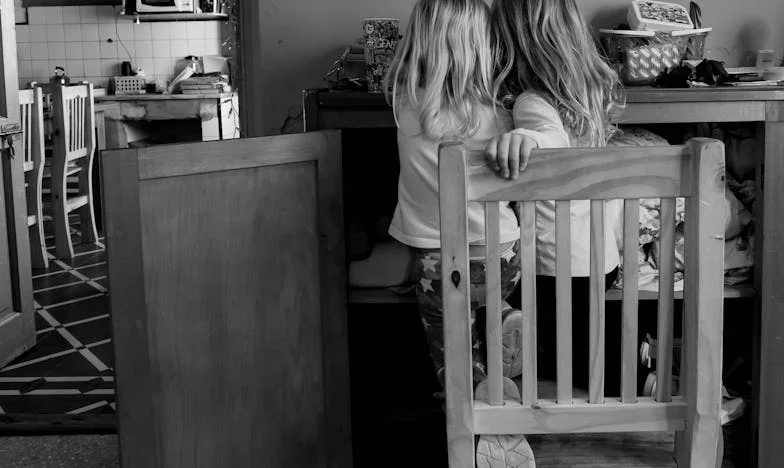 Oglinda spartă: Povestea mea printre cioburi de încredere