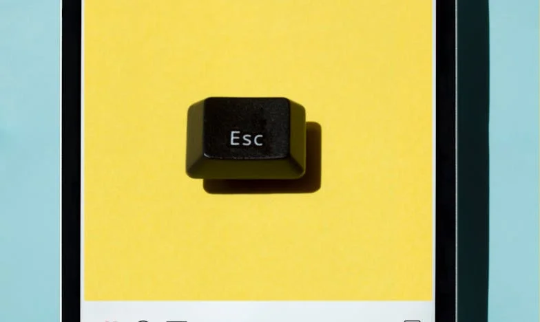 Umbrele din biroul de la etajul trei