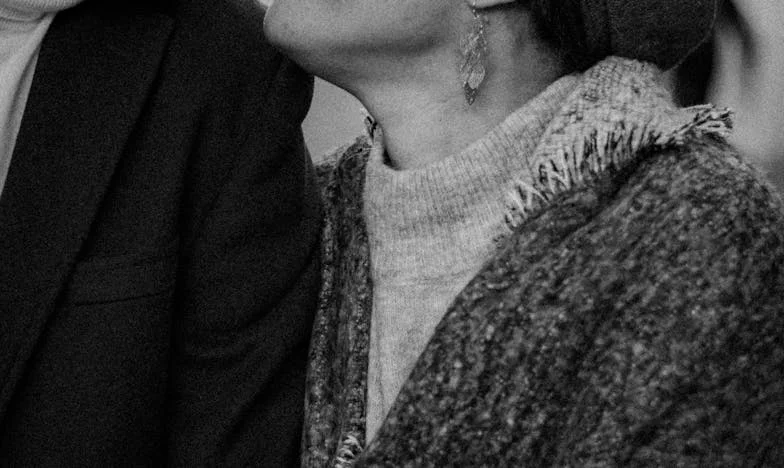 Cadoul Neatins: Povestea unei Cutii și a unei Căsnicii Nespuse