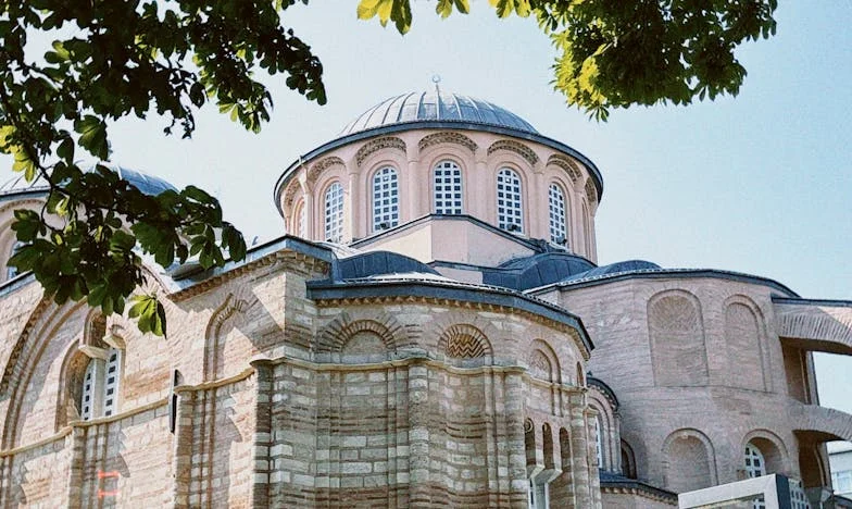 Cum am găsit liniștea prin credință: Povestea mea despre rugăciune, familie și iertare