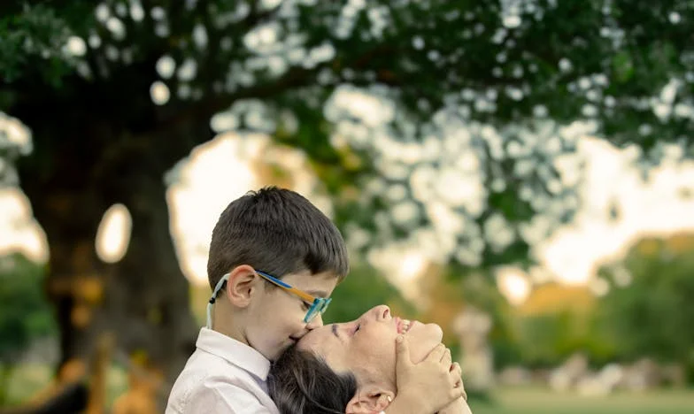 Durerea încrederii pierdute: Povestea Anei și a mamei ei