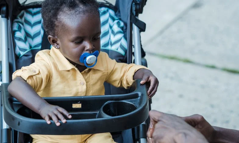 Fiica mea năștea în bucătărie, iar ginerele meu urmărea meciul – despre cum ne-am pierdut pe noi înșine în rutina zilnică