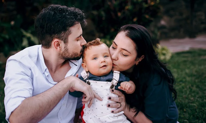 Fiica mea poartă Versace, eu port trening de la piață. Sunt oare o mamă rea? Povestea mea despre sacrificiu, prejudecăți și dragoste necondiționată