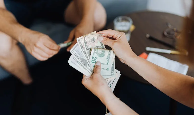 Fiica mea vrea un copil la 38 de ani, dar nu are partener. Ce aș face ca mamă?