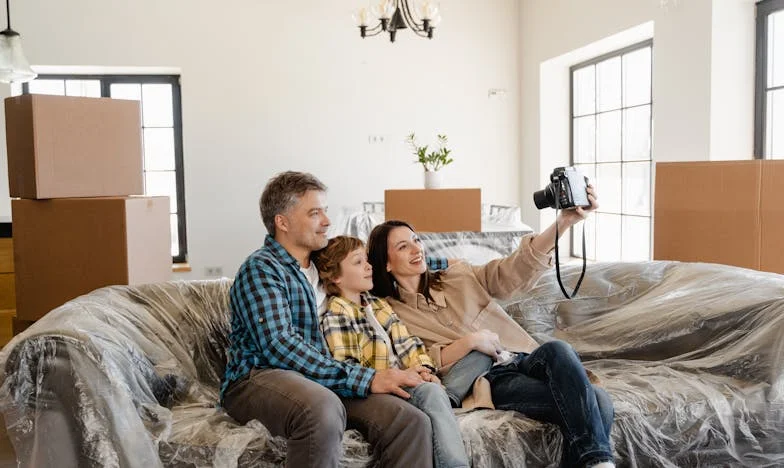 „Mama nu vrea să-mi crească copiii, dar eu trebuie să-mi întrețin familia” – Povestea Anei din Ploiești