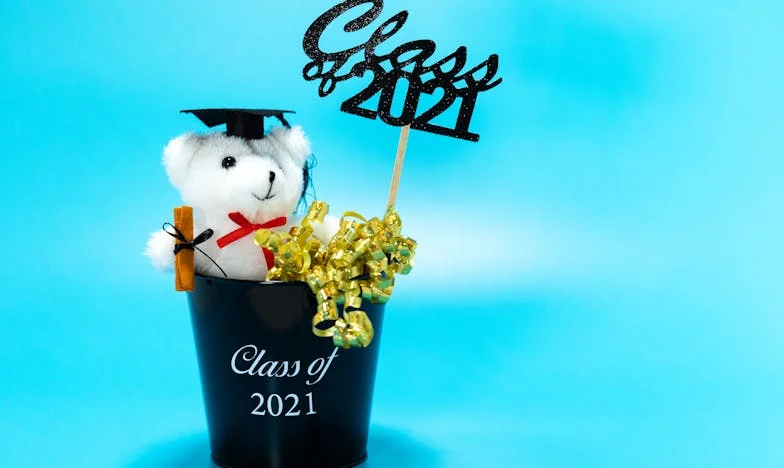 Rochia cu flori și lacrimile sub reflectoare: Noaptea în care am fost dată afară de la propria mea petrecere de absolvire