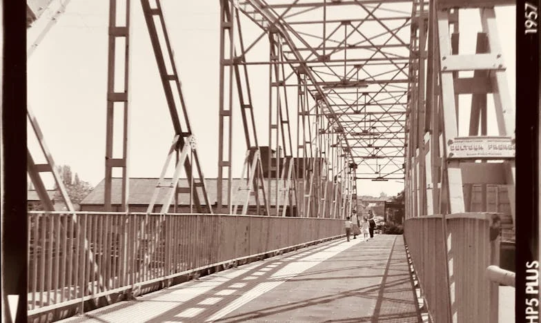 Sub tăcerea casei noastre: Povestea unei familii românești sfâșiate de neînțelegeri