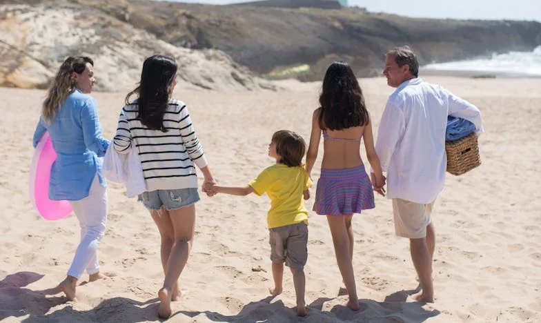 „Am știut despre aventurile tale de zece ani, dar am jucat rolul soției fericite. Acum plec.” – Mărturia Anei după 25 de ani de căsnicie