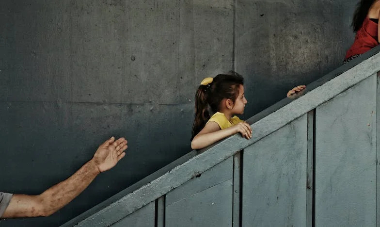 Când străinii bat la ușă: Noaptea care mi-a schimbat viața în blocul de pe Ursynów