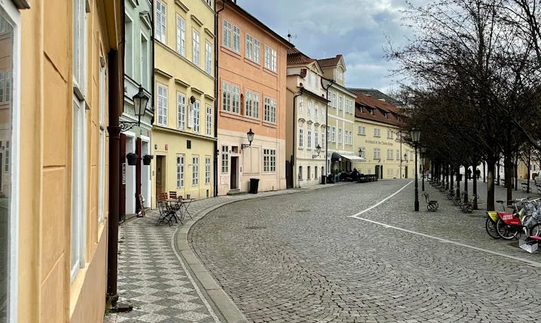 Când tradiția devine povară: povestea unei aniversări la Bacău