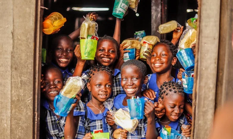 „Dă-mi înapoi rochia, oricum nu-ți mai vine!” – Jocurile unei soacre românce și lupta mea pentru demnitate