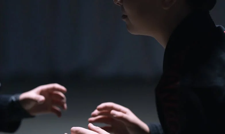 Despărțirea de Libertate: Povestea unei Sticle și a unei Prietenii Pierdute