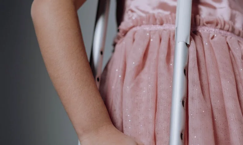 În umbra fratelui meu – Povestea unei trădări de neiertat