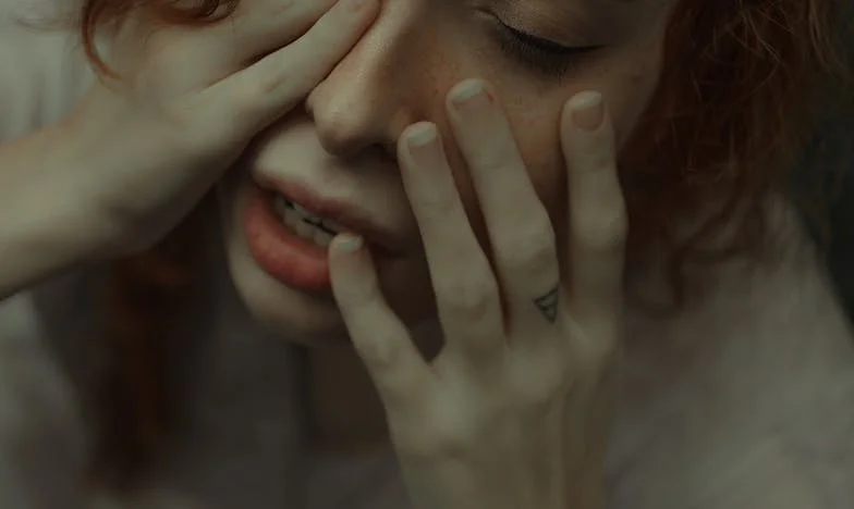 Între Două Lumi: Povestea mea și a mamei mele, între așteptări, iubire și pierdere