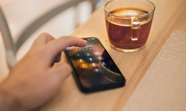 „Nu, mama ta nu va locui cu noi” – Lupta mea pentru casă și demnitate