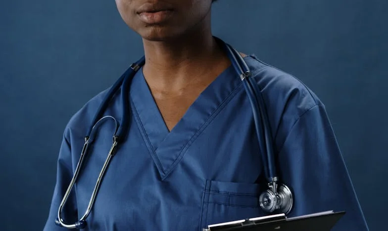 „Ori vindem casa părinților, ori nu mai suntem familie” – povestea unei surori care a trebuit să aleagă între trecut și prezent