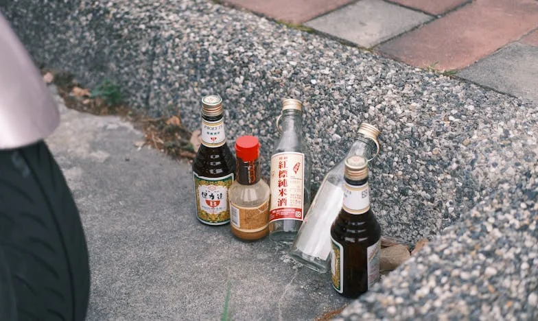 Când necunoscuții bat la ușa ta: Noaptea care mi-a schimbat viața în blocul din Drumul Taberei