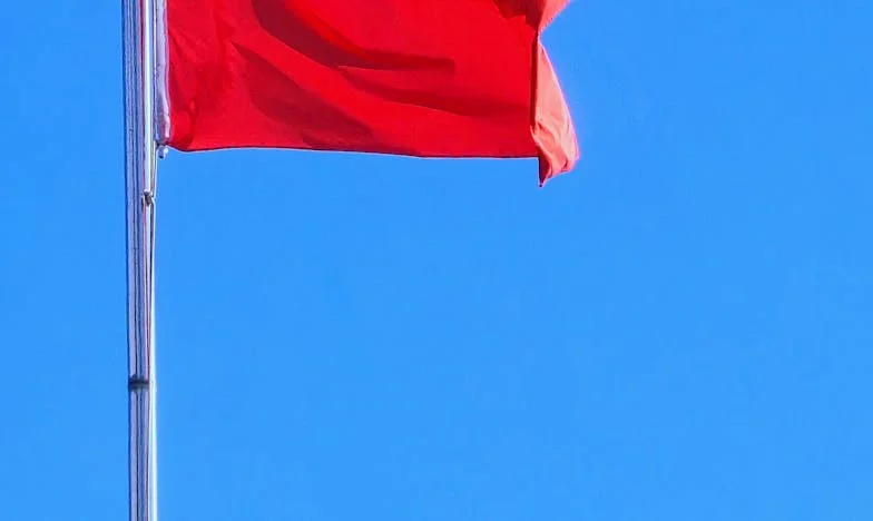 Fiica mea se rușinează cu mine pentru că nu am bani – Povestea unei mame singure din România