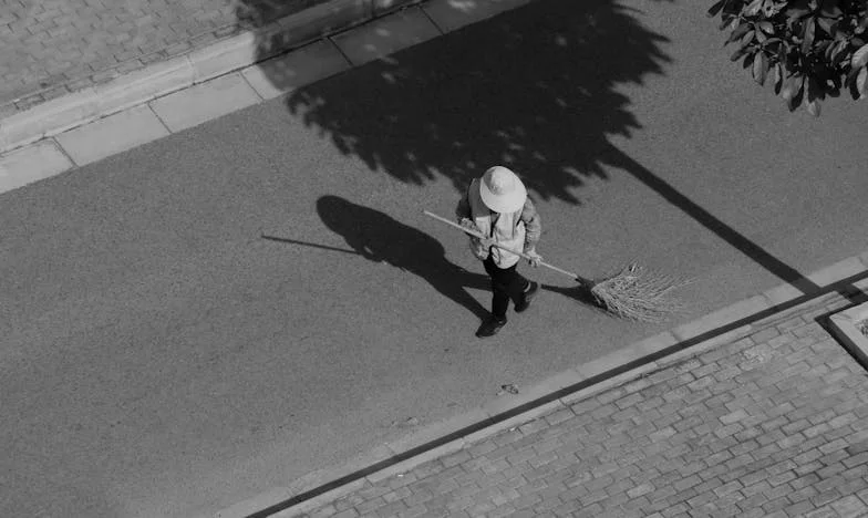 Greutatea Realizărilor Nevăzute: Povestea unei Mame