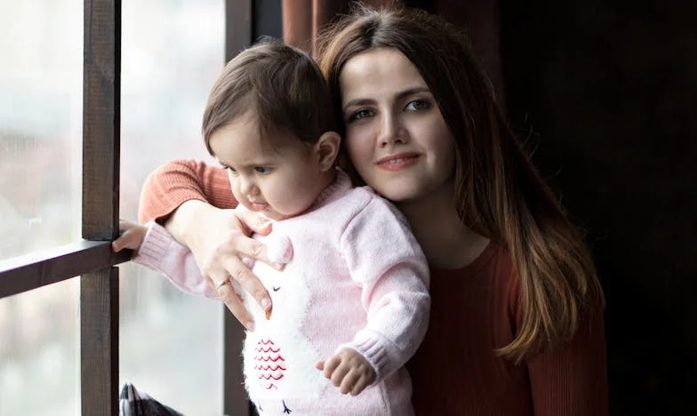 „Ia copilul și fă ce vrei cu el!” – Povestea mea despre trădarea mamei și drumul spre iertare