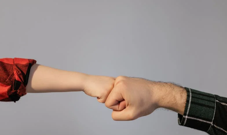 În ziua pensionării mele, soțul mi-a spus: „Pleacă. Merit o viață nouă”