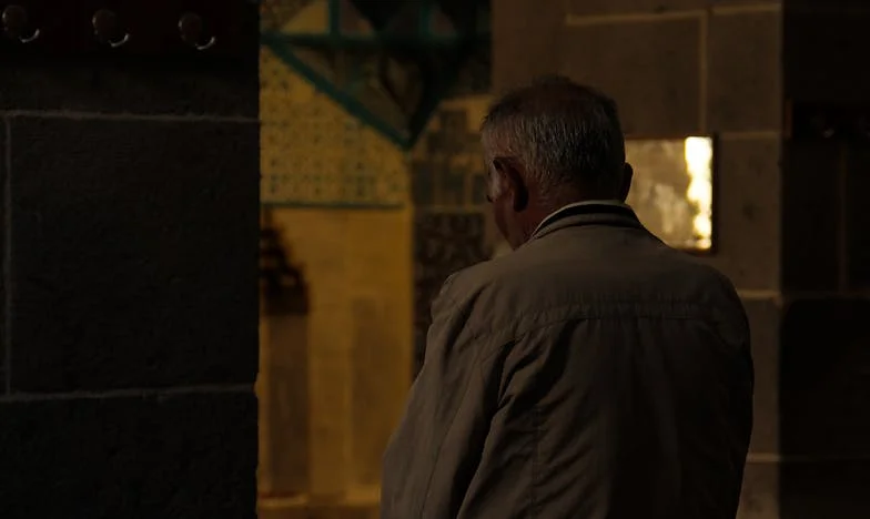 Între datorie și epuizare: Povestea mea cu mama