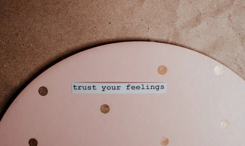 Între două case: Alegerea Elenei